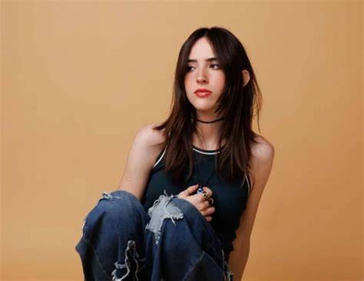 Gabriela Bee